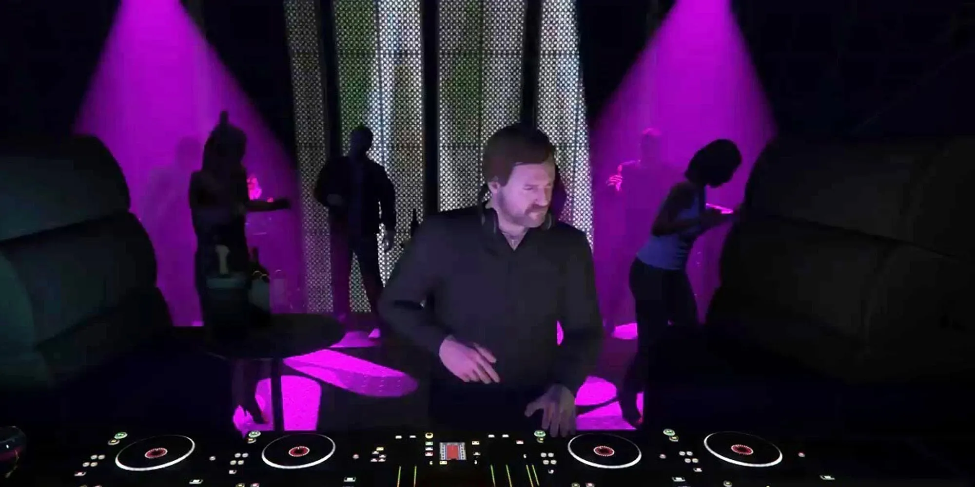 DJ Solomun biểu diễn trong câu lạc bộ đêm của người chơi trong GTA Online