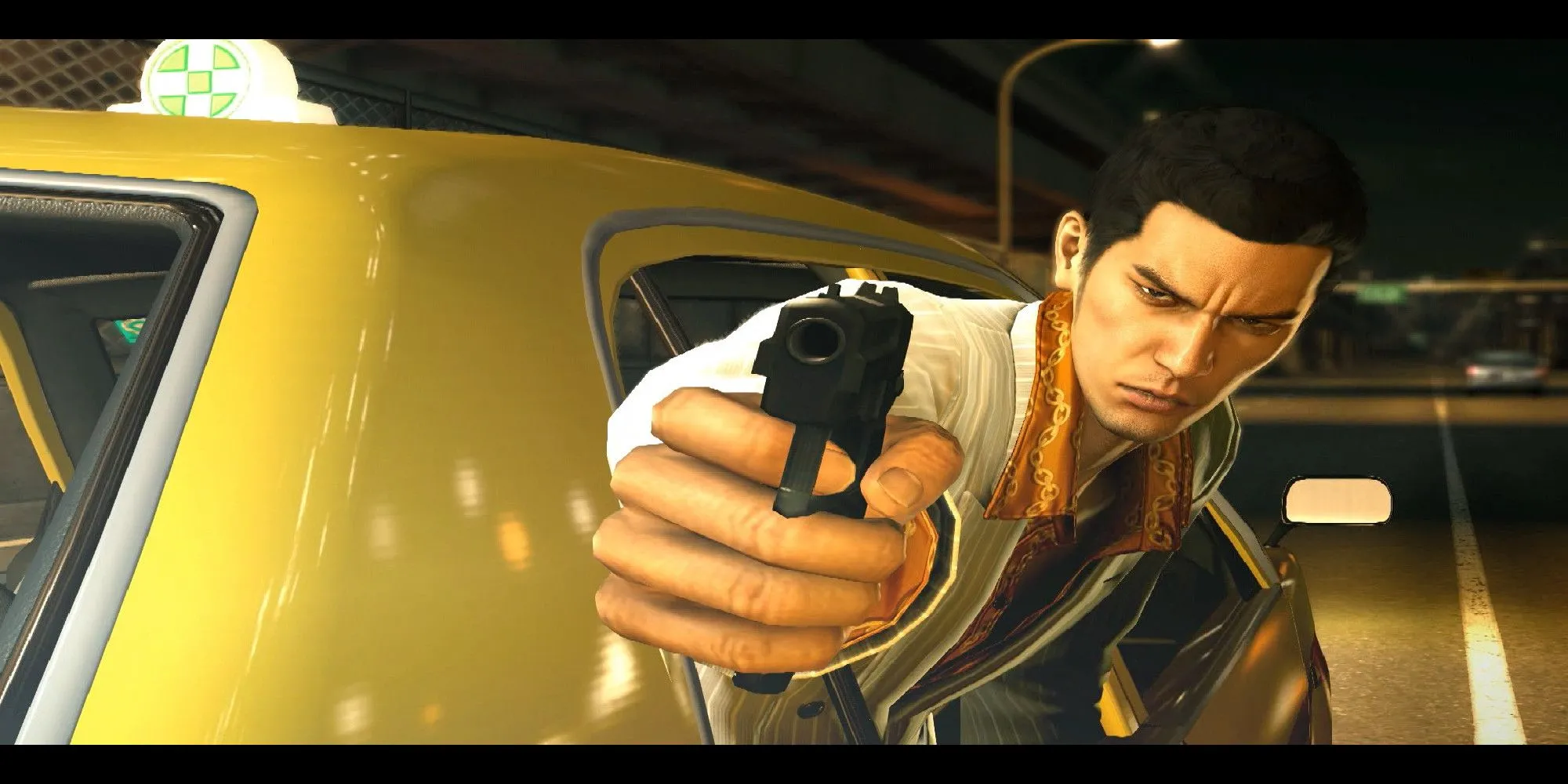 Kazuma Kiryu bắn súng từ cửa xe trong Yakuza 0