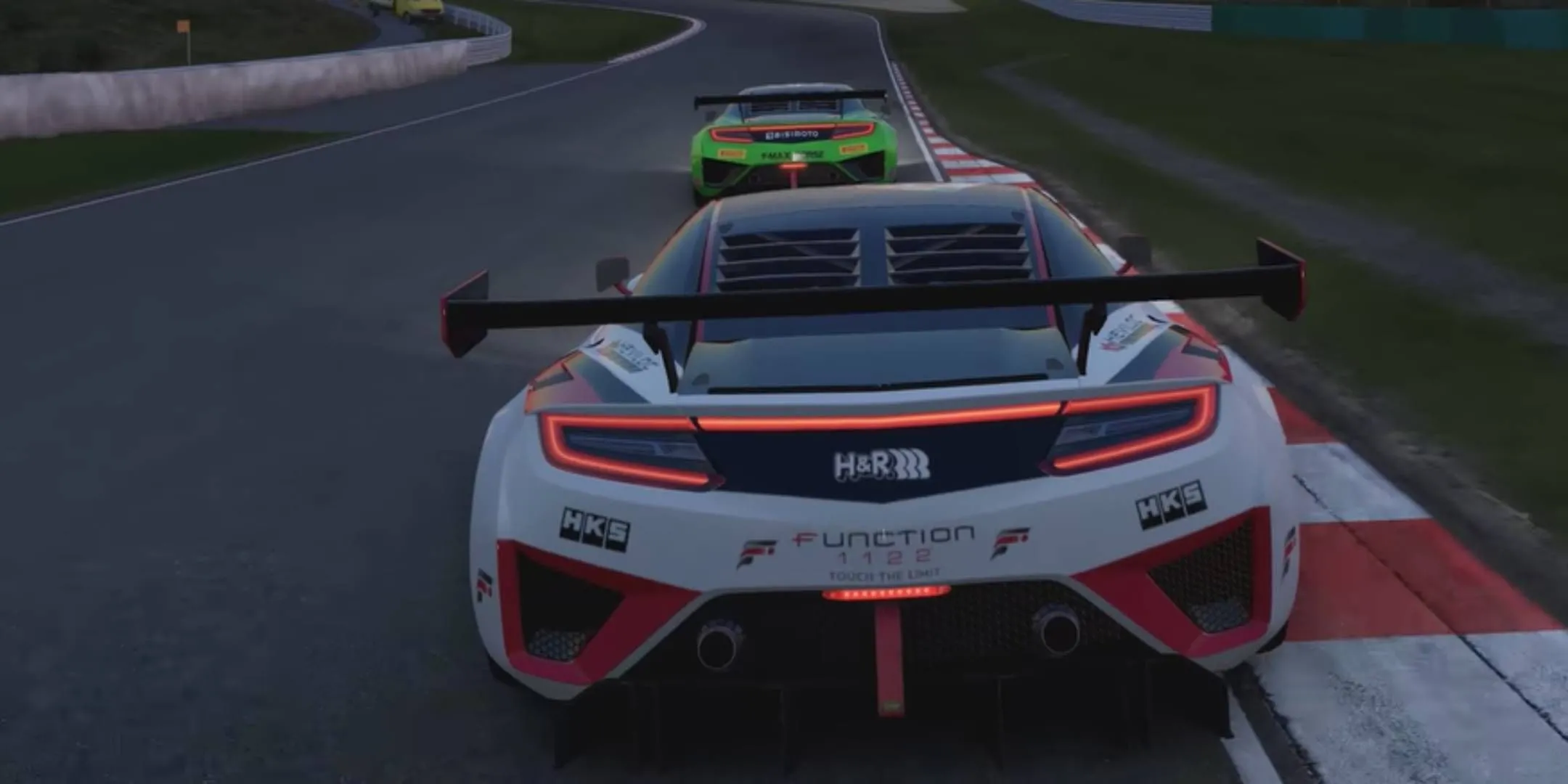 Những chiếc xe đua vòng quanh đường đua trong game Project Cars 2