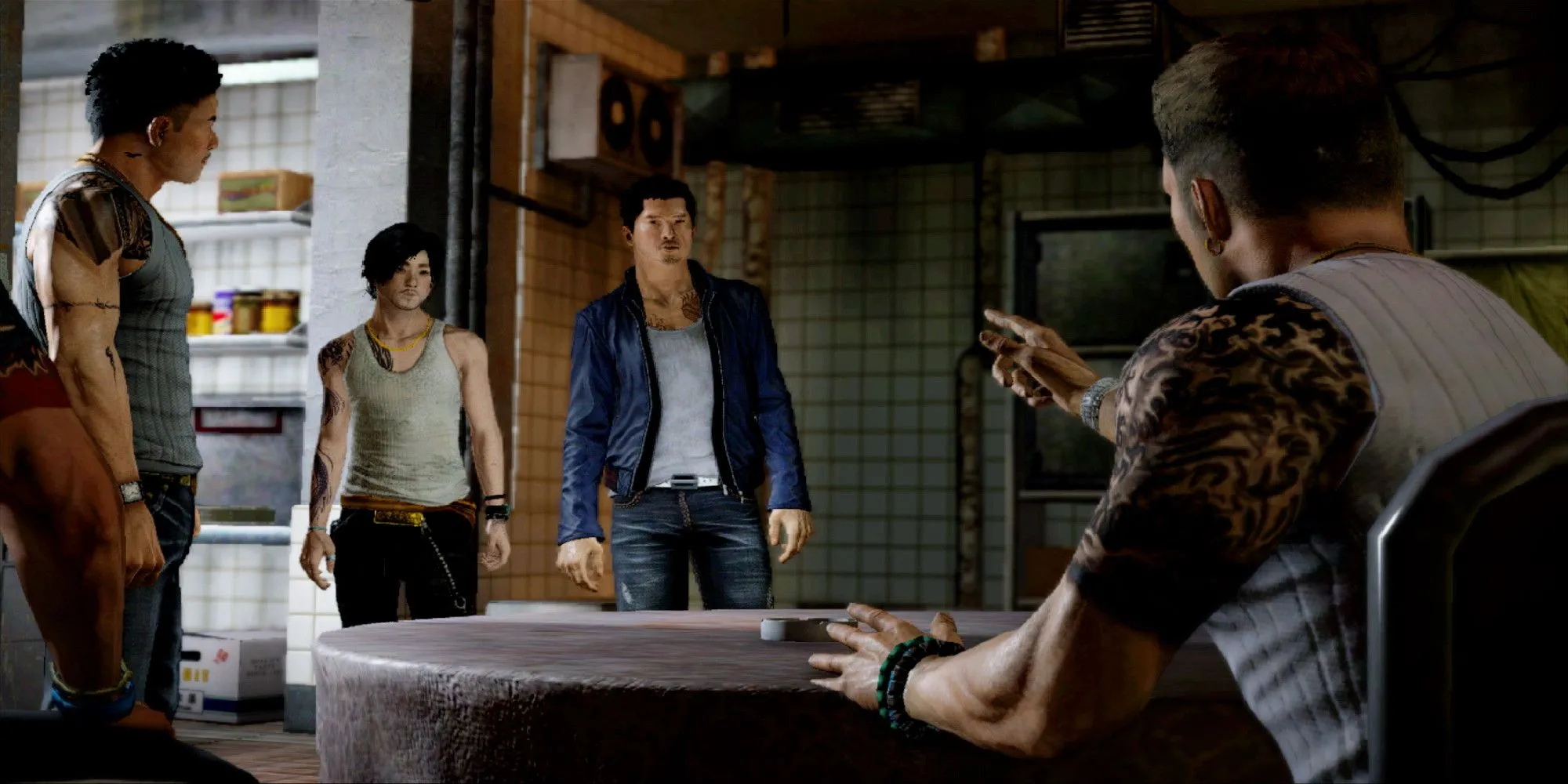 Wei Shen gặp gỡ một thành viên Hội Tam Hoàng trong Sleeping Dogs