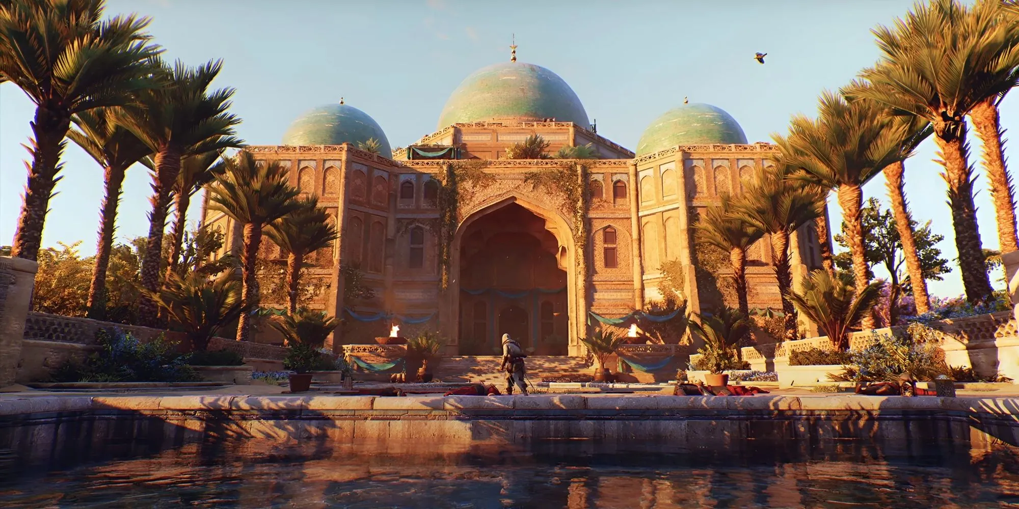 Basim trước một tòa nhà kiến trúc đặc trưng ở Baghdad trong Assassin's Creed Mirage