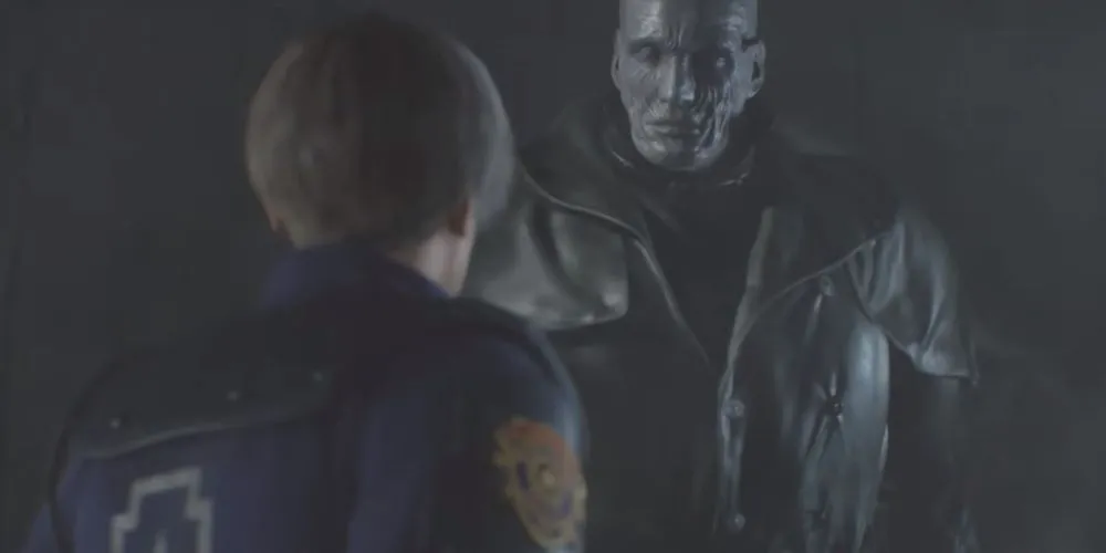 Quái vật Mr. X dồn Leon vào góc tường trong Resident Evil 2 Remake