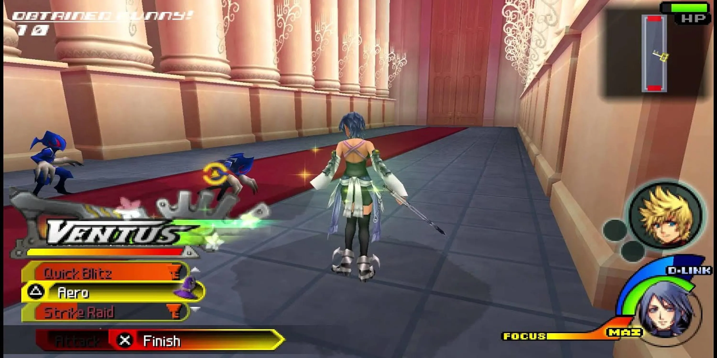 Aqua trong một cảnh chiến đấu đầy màu sắc của Kingdom Hearts: Birth by Sleep, minh họa gameplay hành động RPG trên PSP.