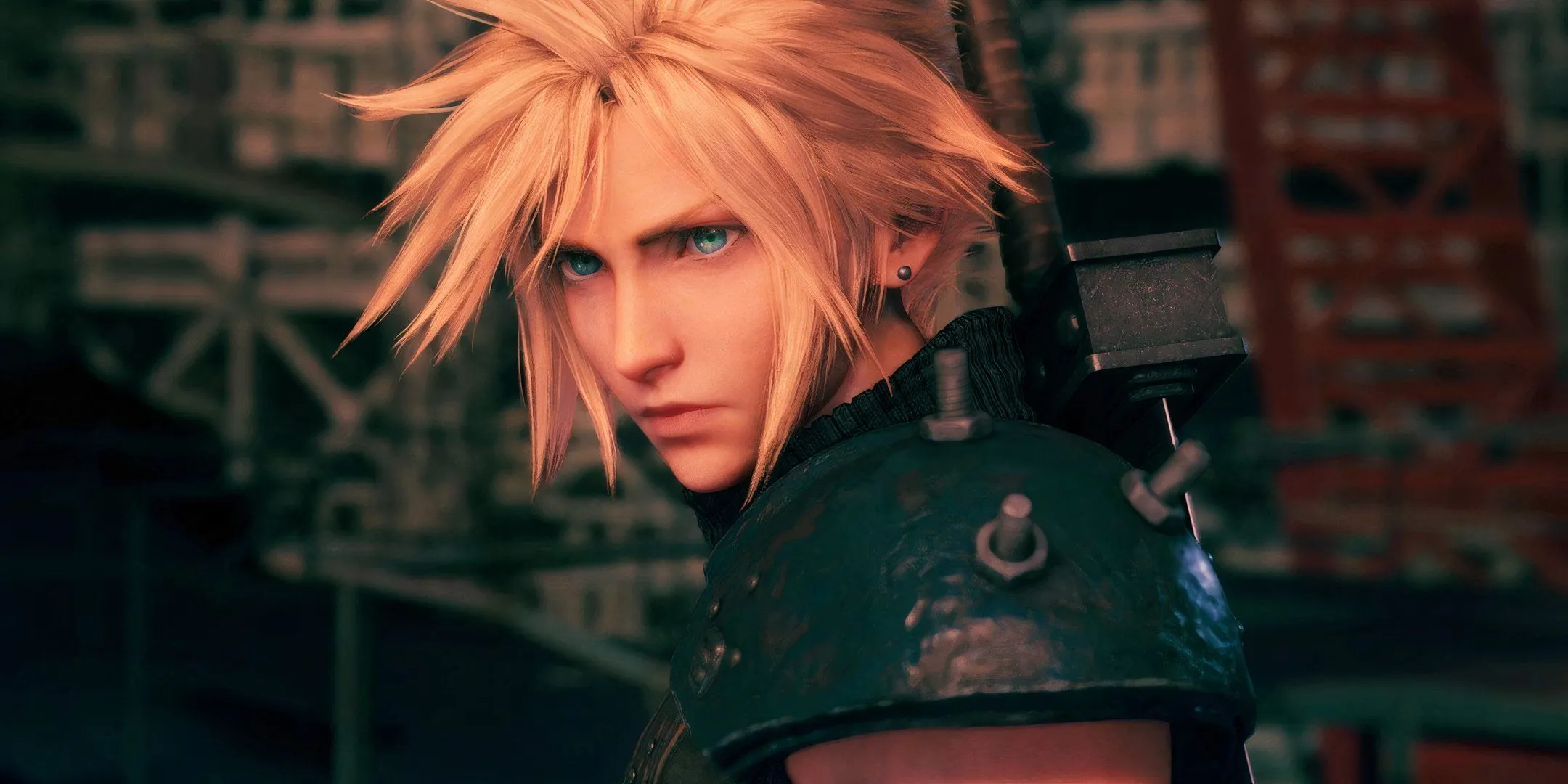Cloud Strife nhìn dữ dội qua vai trái của mình trong Final Fantasy 7 Remake.
