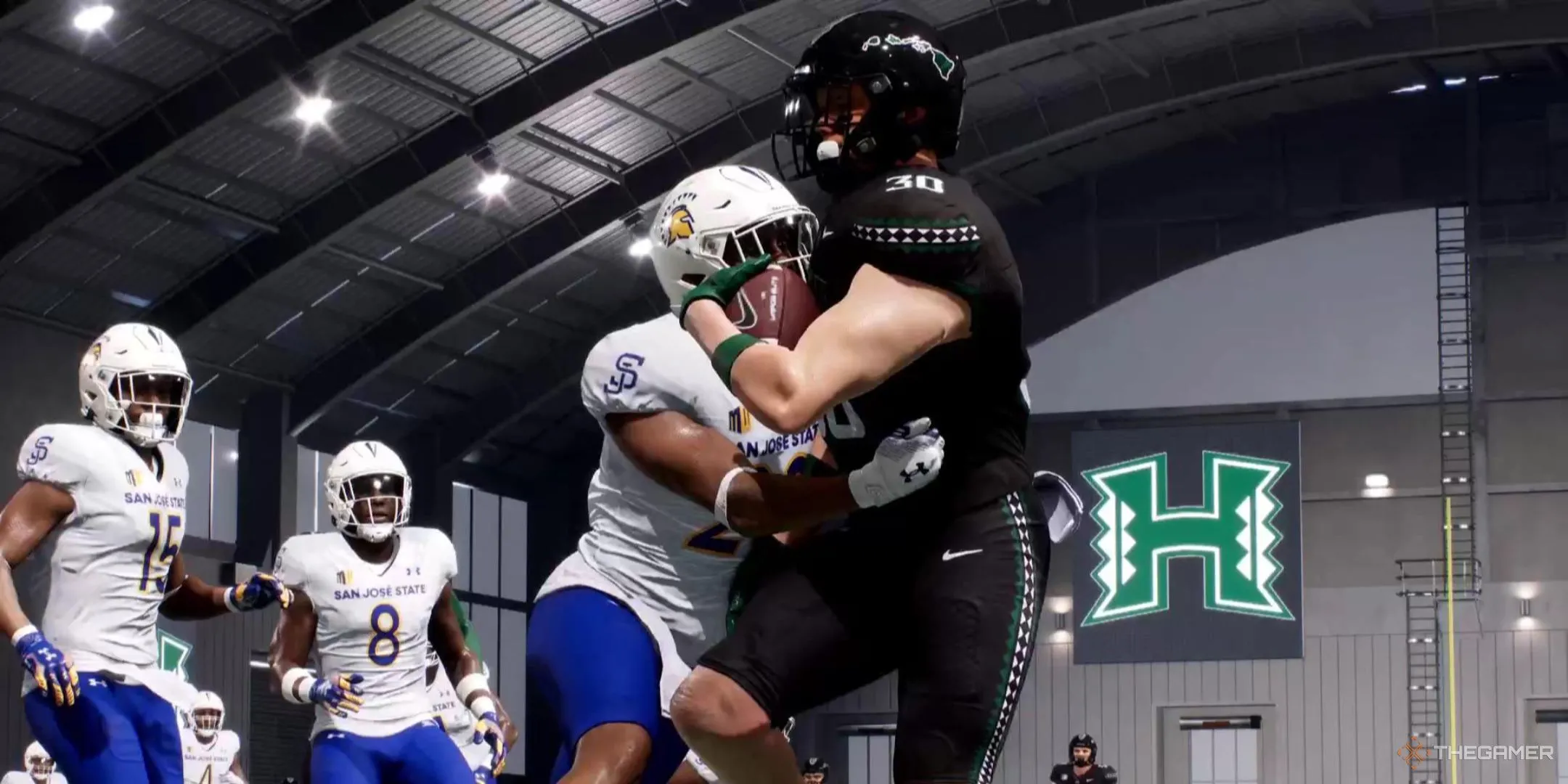 Một cầu thủ đang bị truy cản quyết liệt trong trận đấu College Football 26.