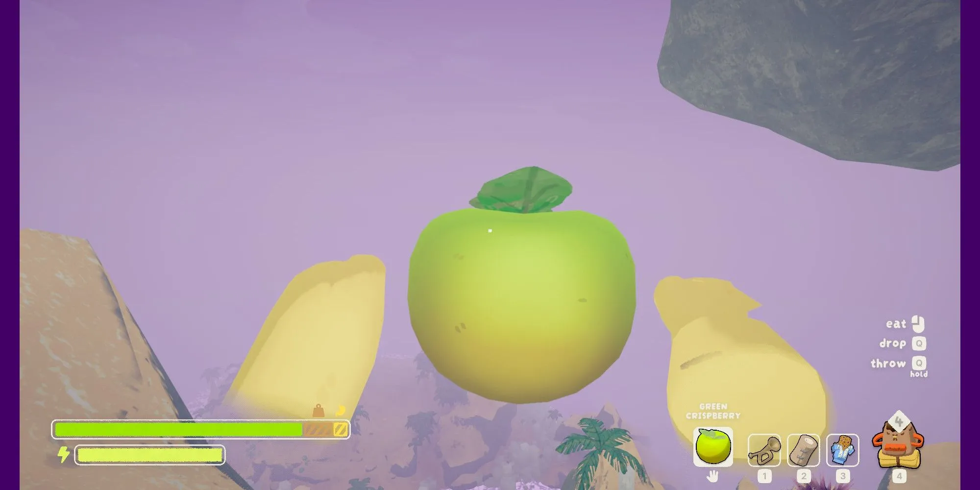 Một quả Crispberry xanh lá trong tay người leo núi PEAK, minh họa vật phẩm trong game.
