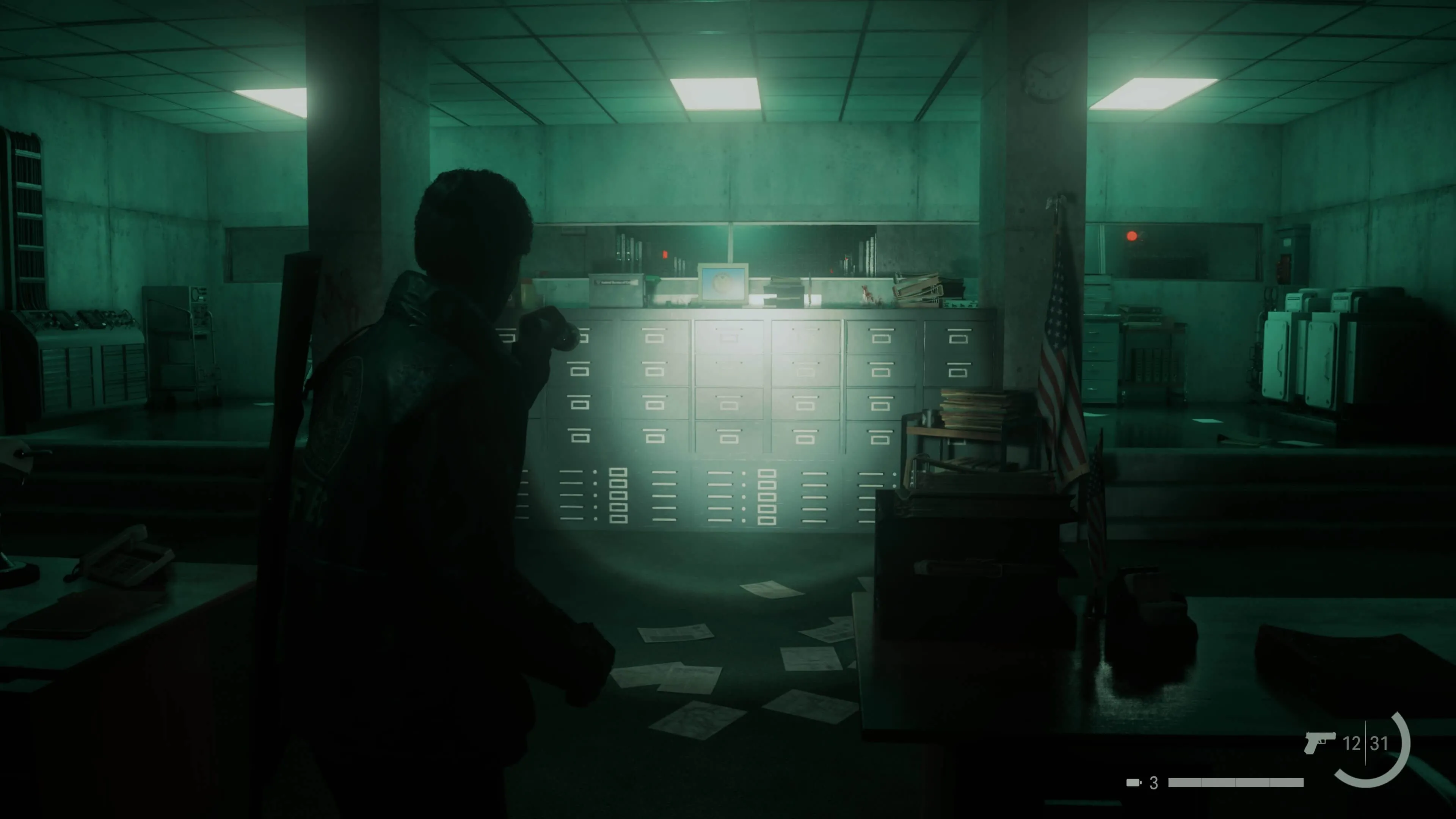 Nhân vật Jesse Faden sử dụng sức mạnh siêu nhiên trong trung tâm điều khiển của Control, game hành động kinh dị