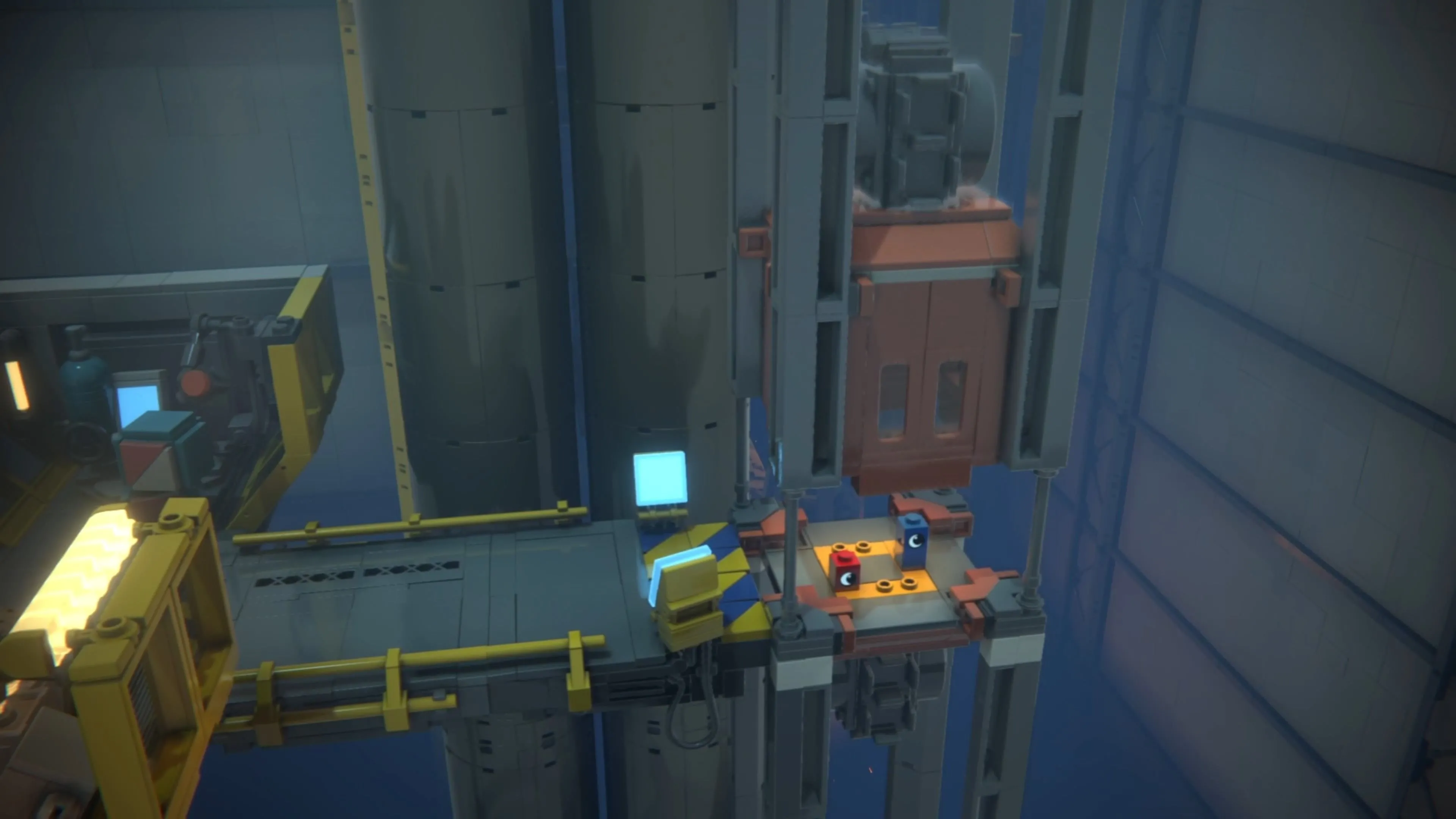 Red và Blue trong LEGO Voyagers đi qua cổng xanh đã mở và gắn vào thang máy để tiếp tục.